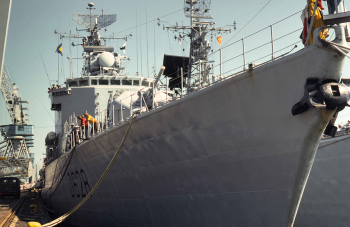 Le Vauquelin à quai. Le Kersain à couple.